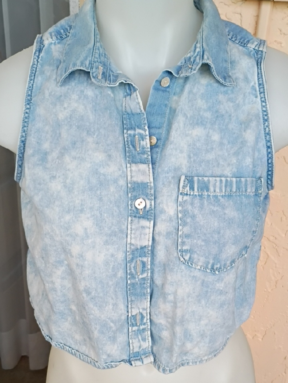 H&M Light Wash Denim Crop Button-Up Tank Y2K